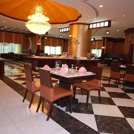 Al Bustan Tower Hotel Suites Шарджа Екстер'єр фото