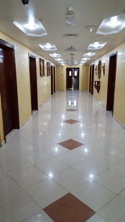 Al Bustan Tower Hotel Suites Шарджа Екстер'єр фото