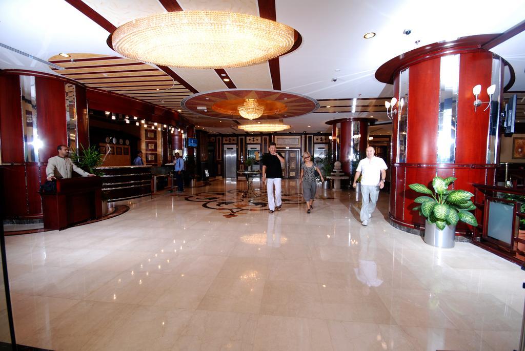 Al Bustan Tower Hotel Suites Шарджа Екстер'єр фото