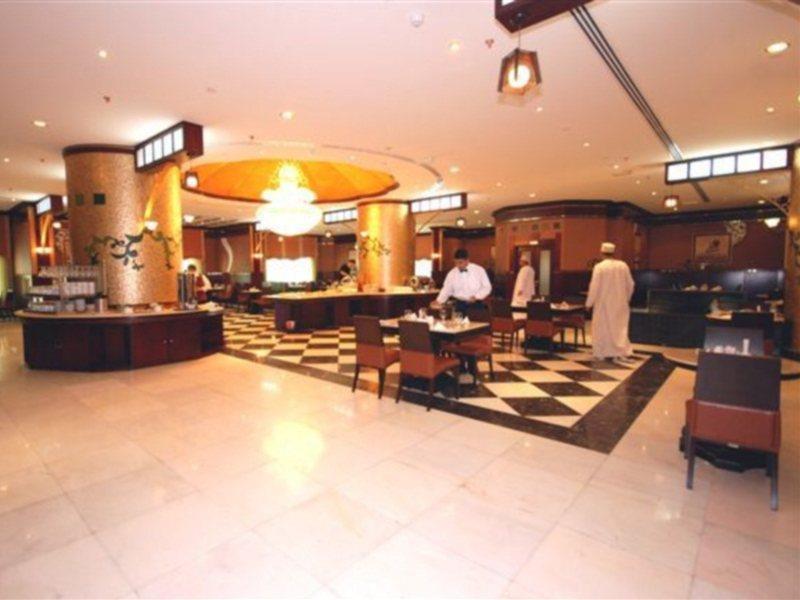 Al Bustan Tower Hotel Suites Шарджа Екстер'єр фото